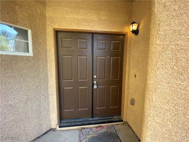 Building Photo - 744 Blue Barrel St