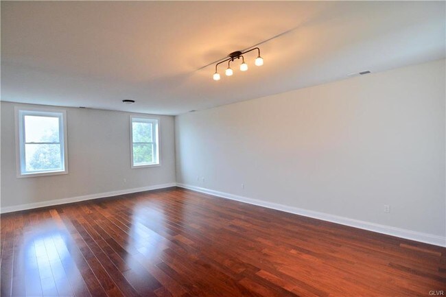 Building Photo - 147 Lachenour Ave