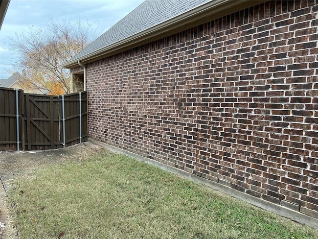 Building Photo - 686 Pendle Forest Dr