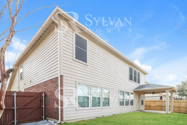 Building Photo - Gorgeous 4 bedroom brick colonial!