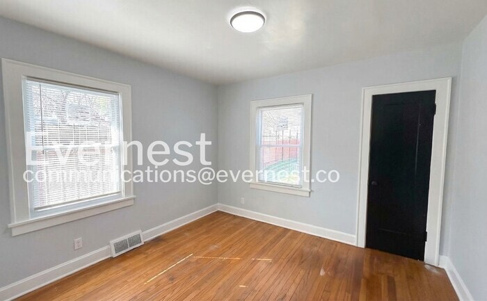 Building Photo - 2242 E 70th St