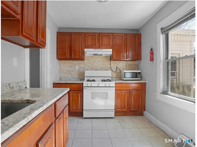 Building Photo - 87 Colony St