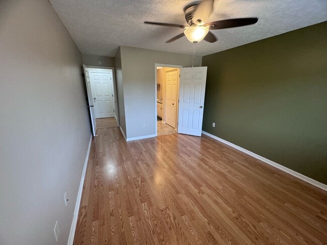 Building Photo - 3 BEDROOM CONDO WITH A 1 CAR GARAGE AND INCLUDES UTILITIES!
