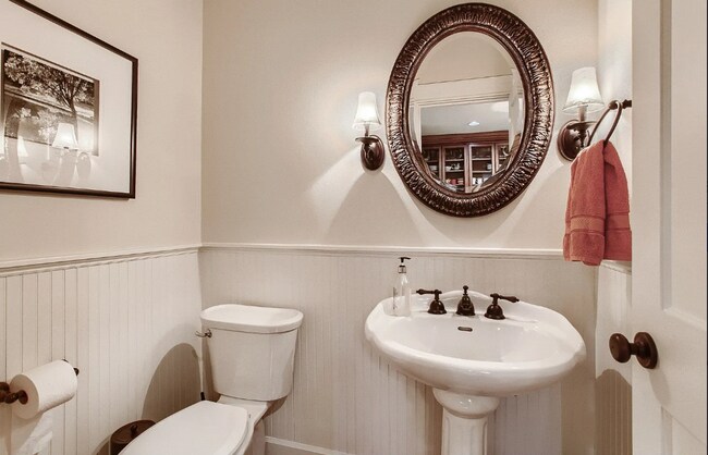 Building Photo - *Coming Soon!!* Fabulous Bright Townhome in the Heart of Downtown Lake Oswego.