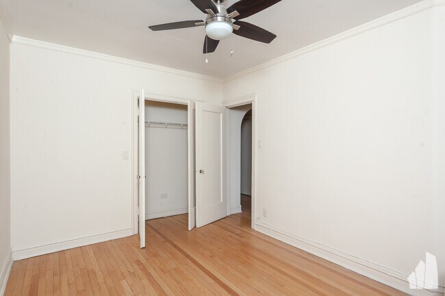Building Photo - 1824 N Lincoln Park W