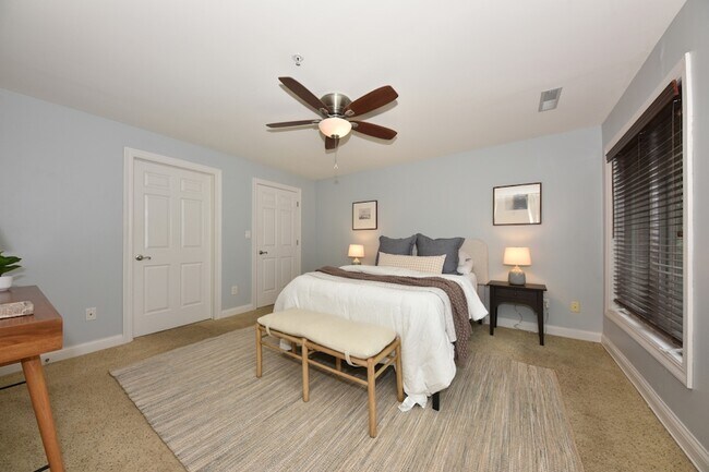 Building Photo - 1515 N Van Buren St