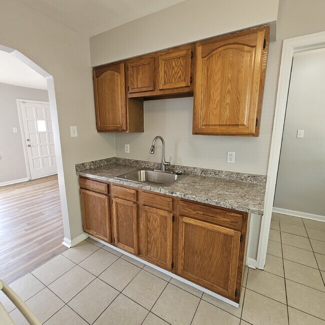 Building Photo - 2-Bedroom Ranch, Spacious Living Room, New Flooring, Kitchen with All Appliances, Laundry
