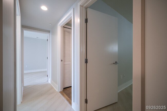 Building Photo - Luxury 3 Bed 2 Bath in the Allure