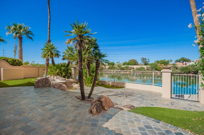 Building Photo - 10126 E Cochise Dr