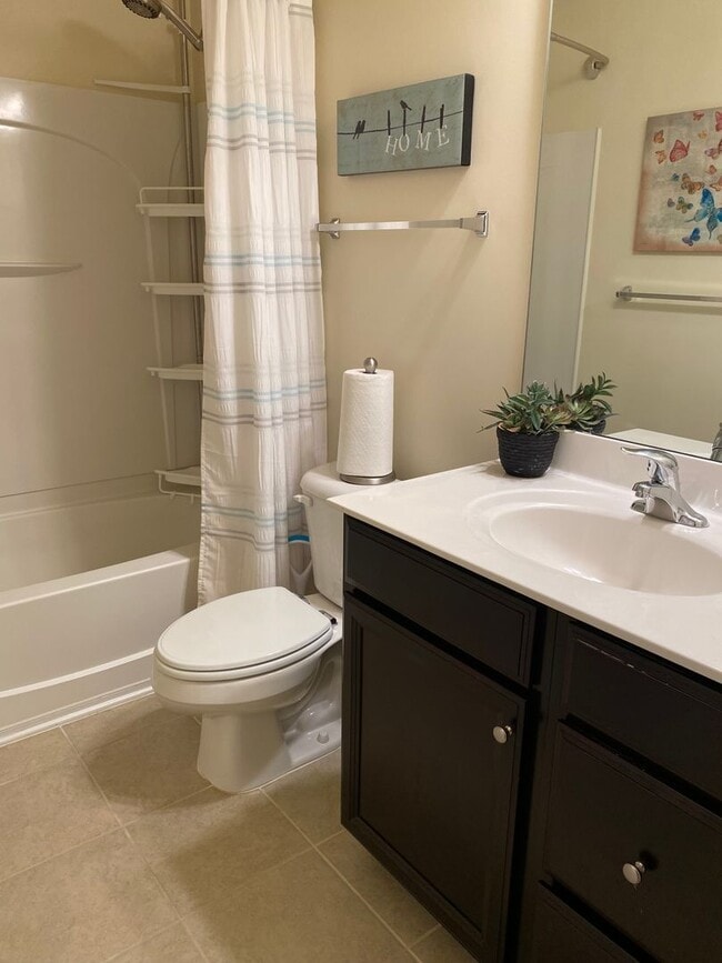 Building Photo - Beautiful 3 Bedroom, 2.5 bath with 2 Car Garage in Thompson Ridge!