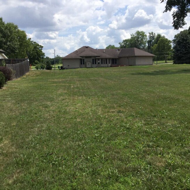 Building Photo - 7221 Hyperion Point Dr