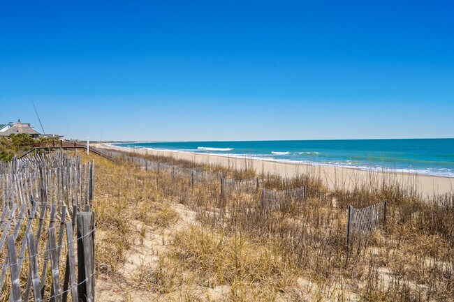 Building Photo - 886 Debordieu Blvd