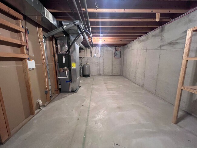 Building Photo - Rockford Schools! 3 Bedroom Duplex