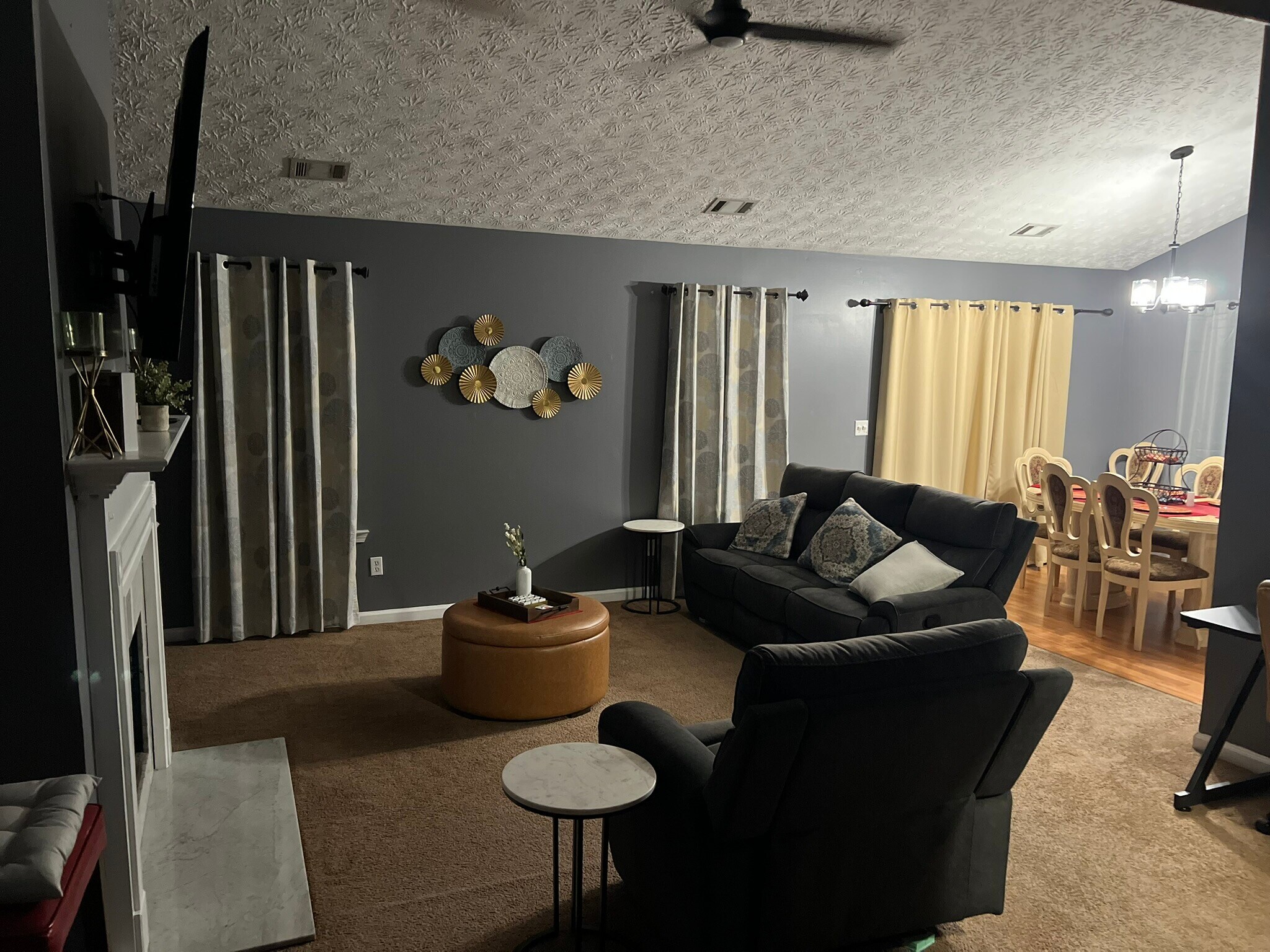 Full view of living and dining space - 105 Mills Lndg