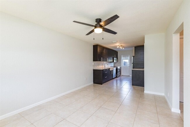 Building Photo - 101 SW 2nd Ave