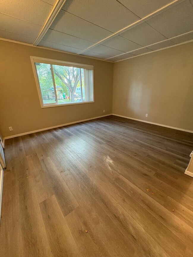 Building Photo - AI - 05 - Avon St