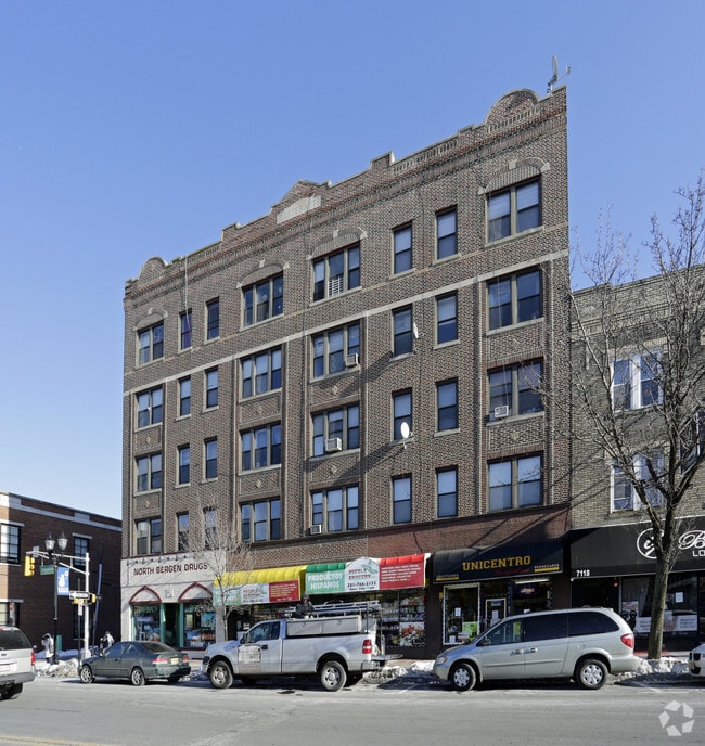 Primary Photo - 435 72nd St
