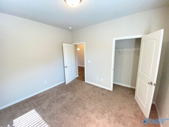 Building Photo - 609 Willow Crest Ln SW