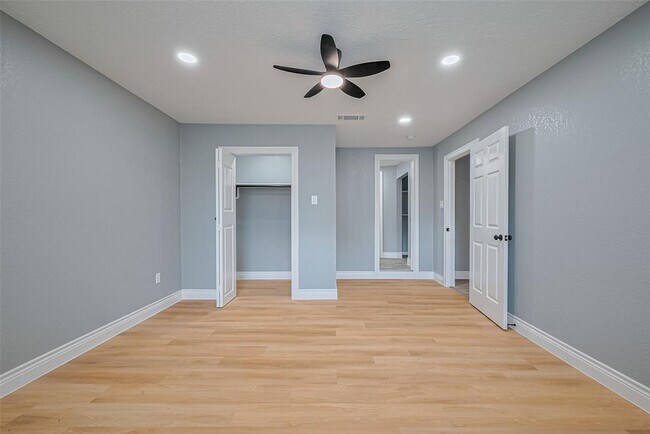 Building Photo - 2219 Raspberry Ln