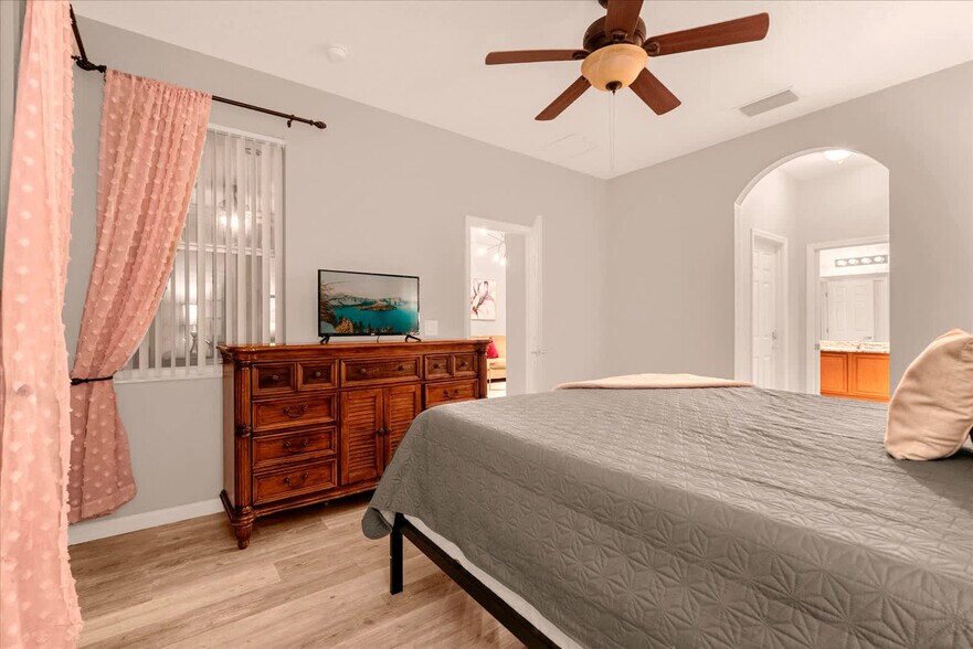 Building Photo - 337 Orista Dr