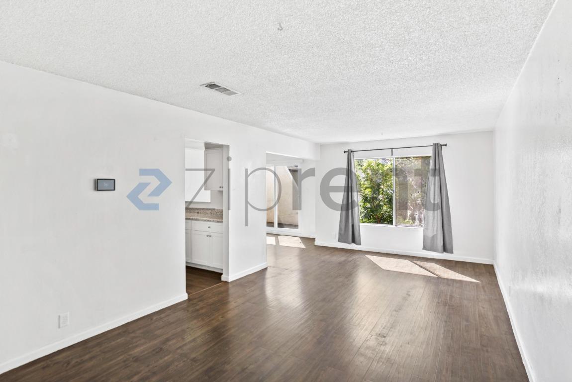 Building Photo - Unit G