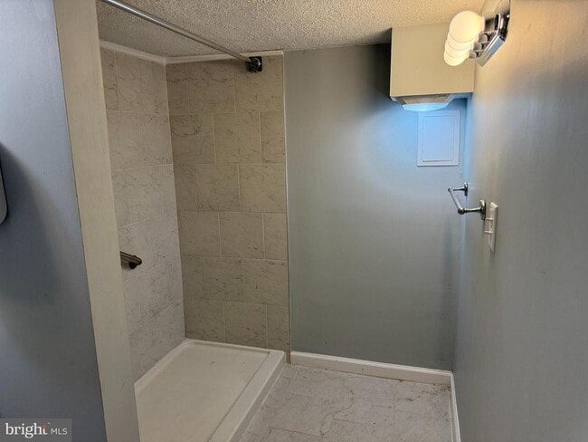 Building Photo - 907 Foxwood Ln