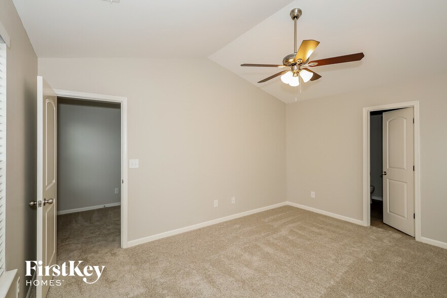 Building Photo - 913 Bolivia Dr