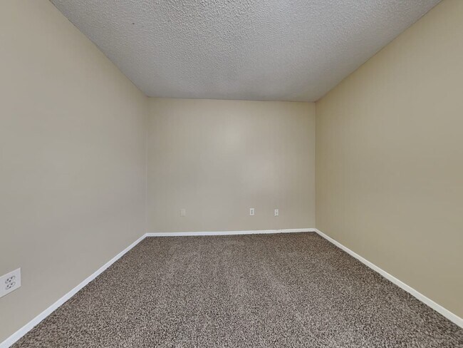 Building Photo - 15008 Redcliff Dr