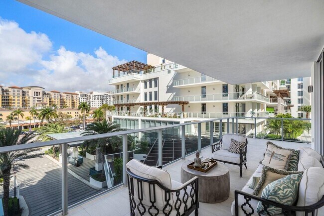 Building Photo - 210 SE Mizner Blvd