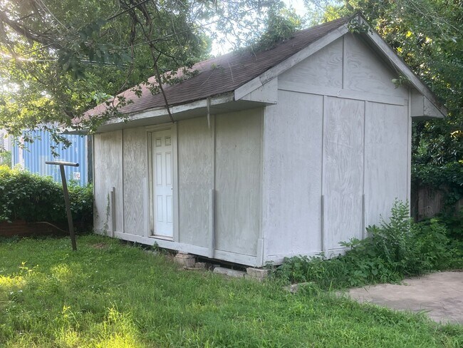 Building Photo - 728 N Marion Ave