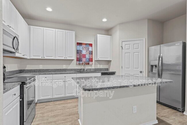 Building Photo - 7115 Mesa Cliffs