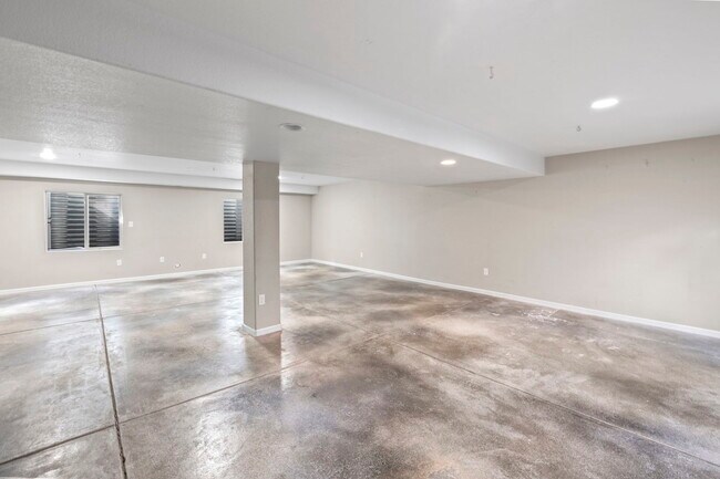 Building Photo - 626 Rolling Rock Point