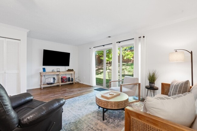 Building Photo - 747 Spring Meadows Dr