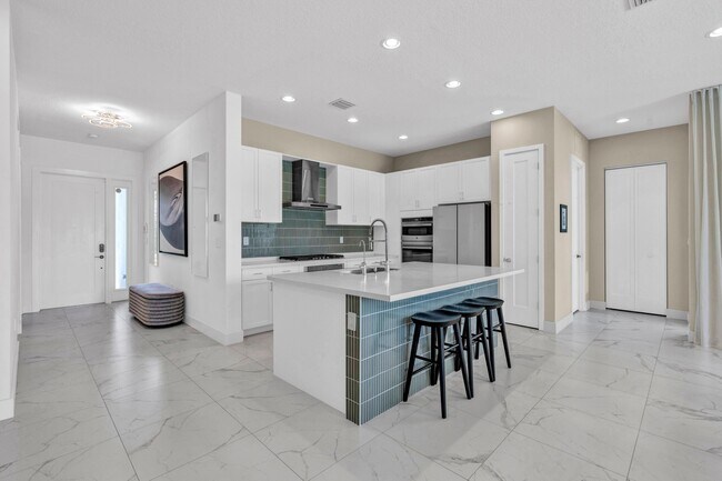 Building Photo - 8239 Oceanus Dr