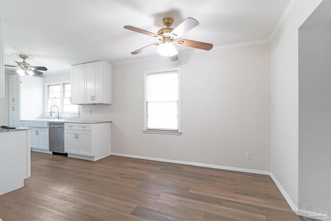 Building Photo - 118 Czar Ln