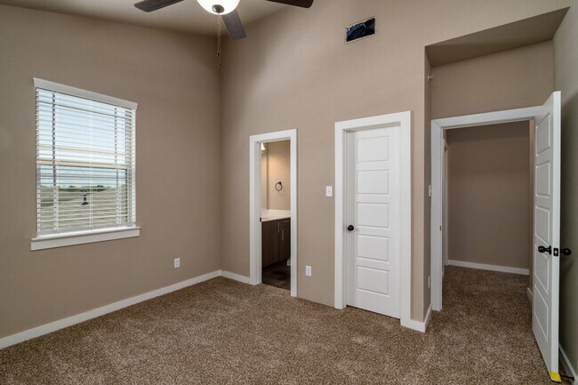 Building Photo - GORGEOUS 2 BEDROOM IN MIDLOTHIAN ISD!