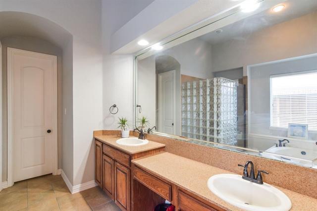 Building Photo - 9750 Candlewood Dr