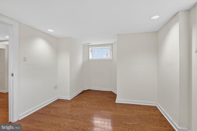 Building Photo - 3512 Lancaster Ave