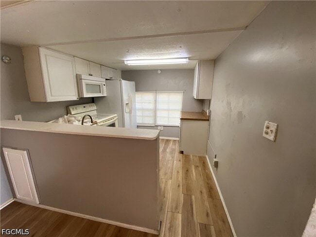 Building Photo - 2210 Cantor Ln