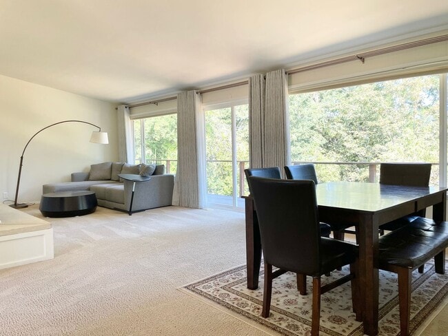 Building Photo - Beautifully Remodeled 5 Bed 2.75 Bath Home in Eastgate