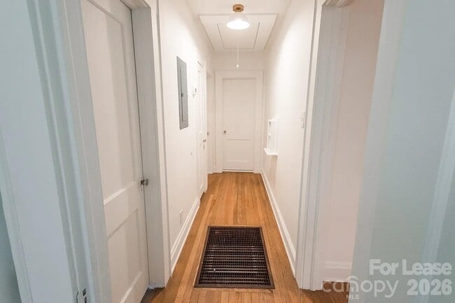 Building Photo - 152 W Park Ave