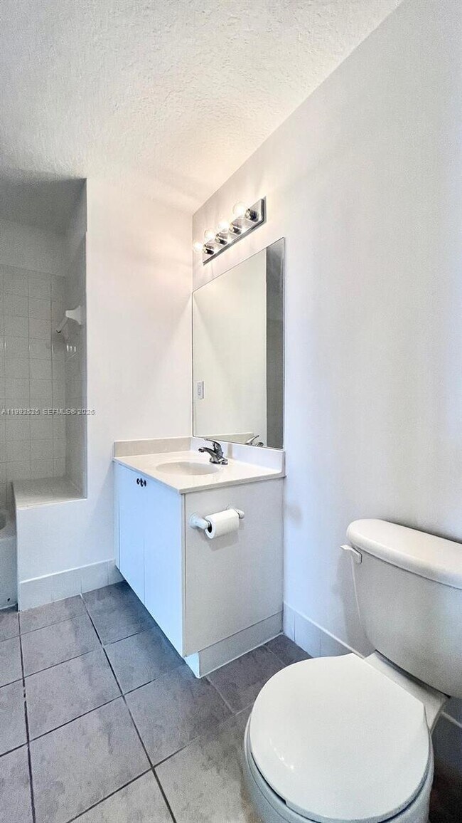 Building Photo - 1203 Town Center Dr