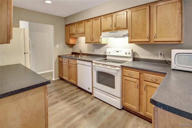 Building Photo - 3 Pem Rd