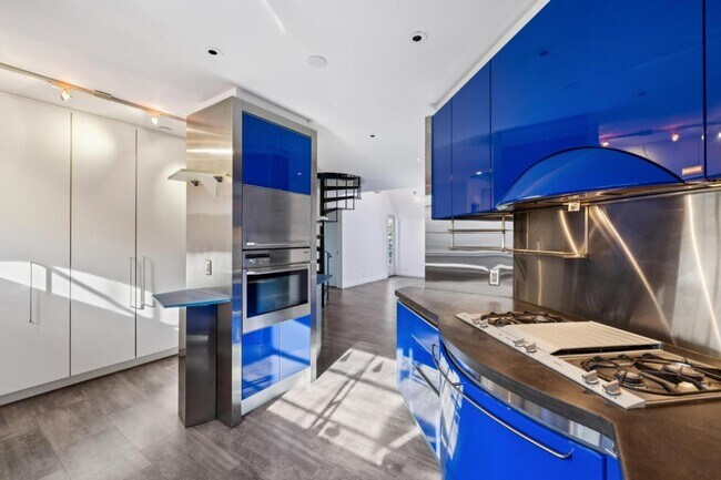 Building Photo - 237 High St