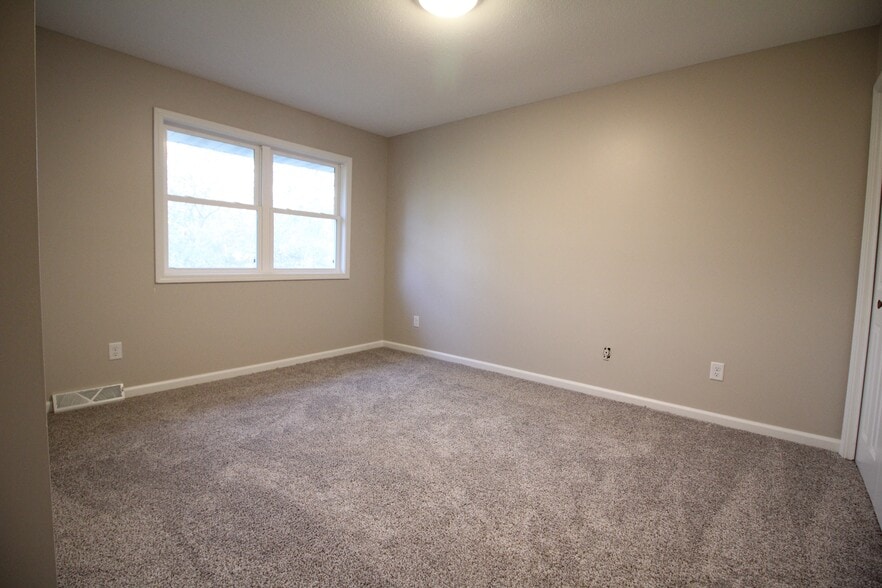 Building Photo - 4926 Madison Ave