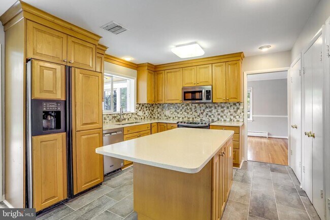 Building Photo - 9801 Orchid Cir