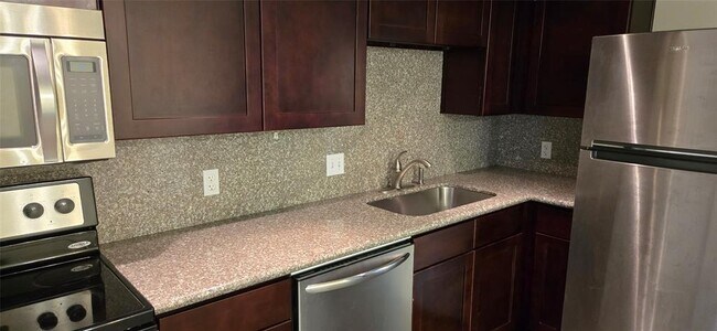 Building Photo - 8811 Dawnridge Cir