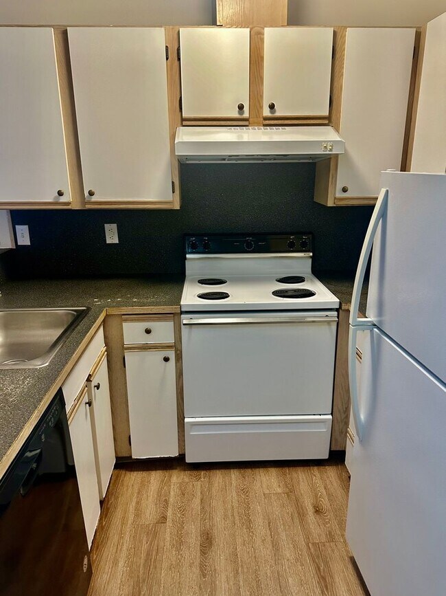 Building Photo - UDH 5 plex