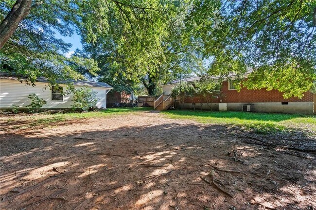 Building Photo - 2560 Walton Way SW