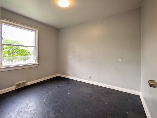 Building Photo - 7470 Sharon Dr